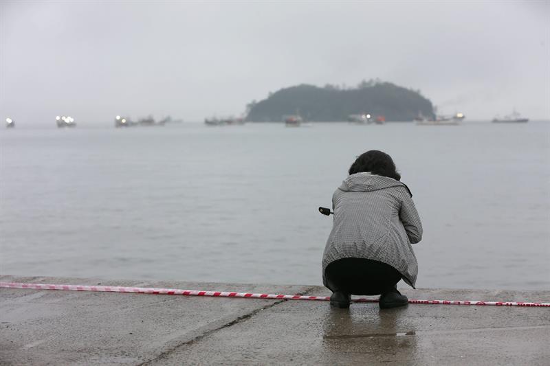 Corea del Sur: Viento complica rescate de los cuerpos desde ferry hundido
