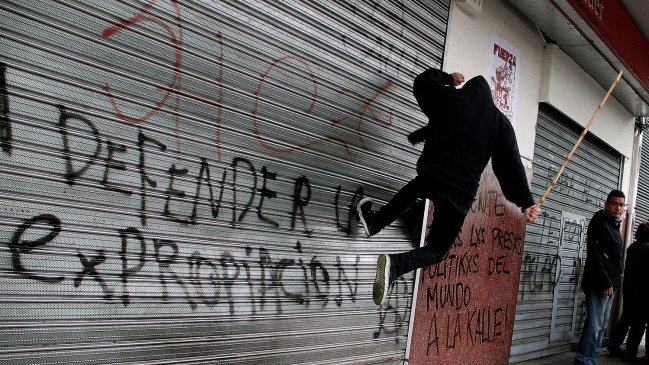 Tohá apoyó marchas por Alameda pero pidió recursos para asumir daños