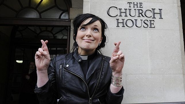 Iglesia Anglicana celebró 20 años ordenando sacerdotisas