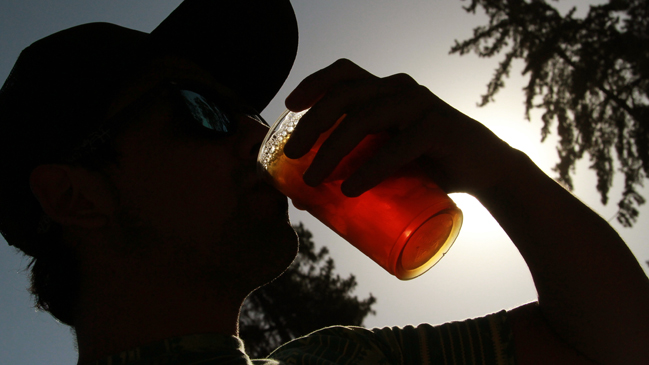 ¿Mezclar bebidas alcohólicas realmente provoca 