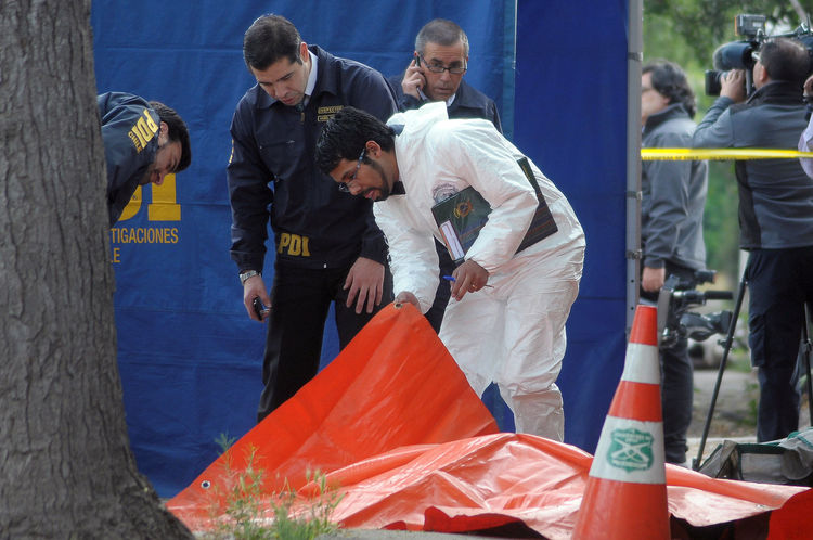 PDI indaga cuerpo que apareció en Plaza Baquedano