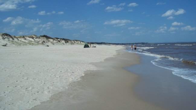 Uruguay planea tener una nueva playa nudista y 