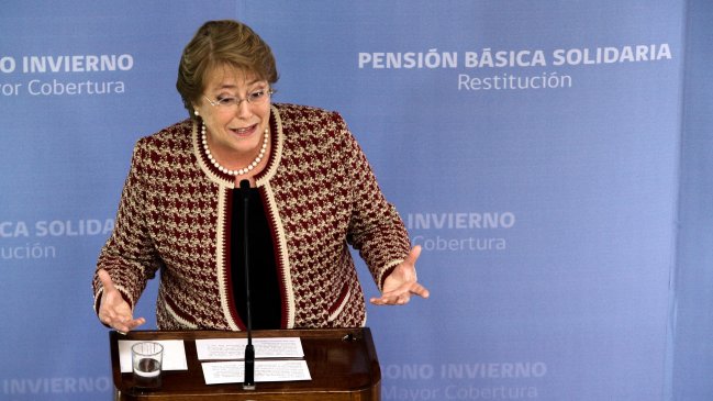 Encuesta Adimark: Desaprobación a Bachelet subió 12 puntos