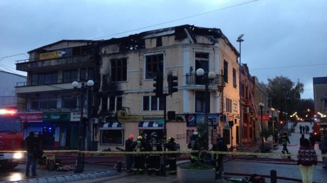 Incendio consumió edificio patrimonial 1910 de Valdivia