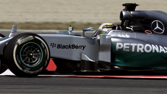 Mercedes dominó las prácticas libres en Barcelona