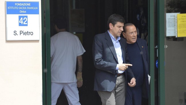 Berlusconi cumplió su primera jornada de condena a trabajo social