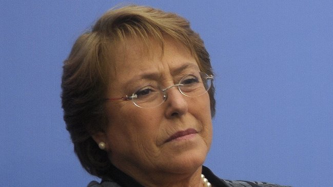 Bachelet envía ministros a terreno a 