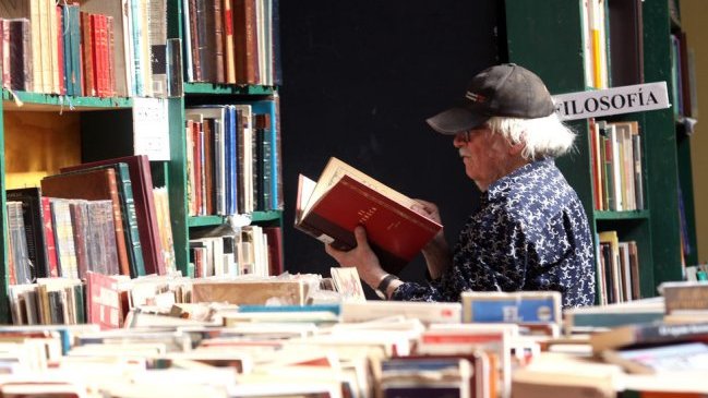 Diputados solicitarán a Bachelet exención del IVA a los libros en la reforma tributaria