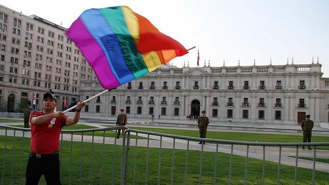 Tres embajadas y 15 municipalidades enarbolarán la bandera de la diversidad