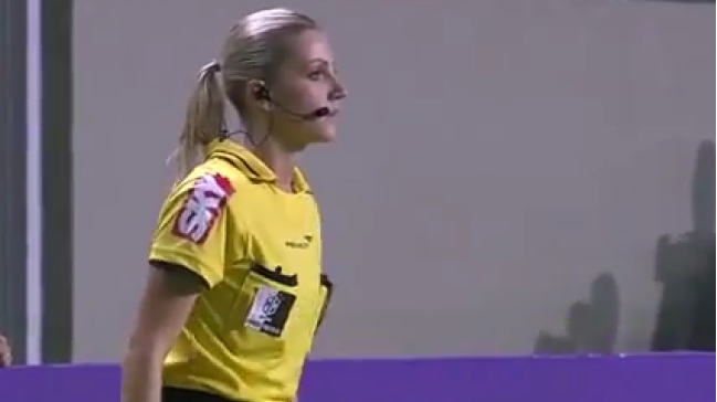 Bella jueza de línea fue castigada en Brasil en medio de polémica