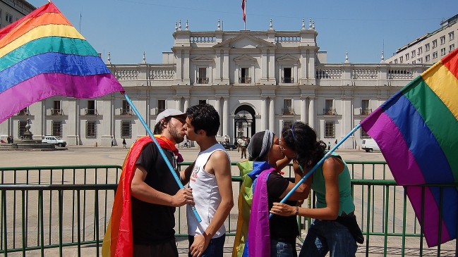 Gobierno perfeccionará Ley de adopciones para adecuarla al AVP