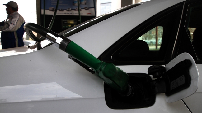 ENAP: Bencinas bajarán hasta 18 pesos por litro este jueves