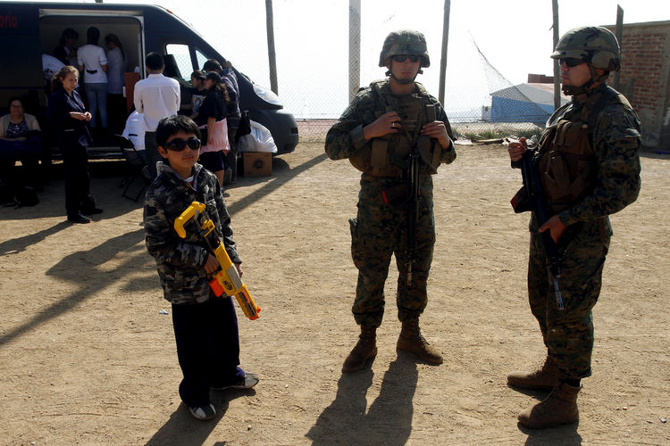 Valparaíso: Encontraron fusiles robados a conscriptos en Plaza Echaurren