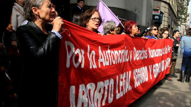 El instructivo del Minsal que impide a médicos denunciar abortos