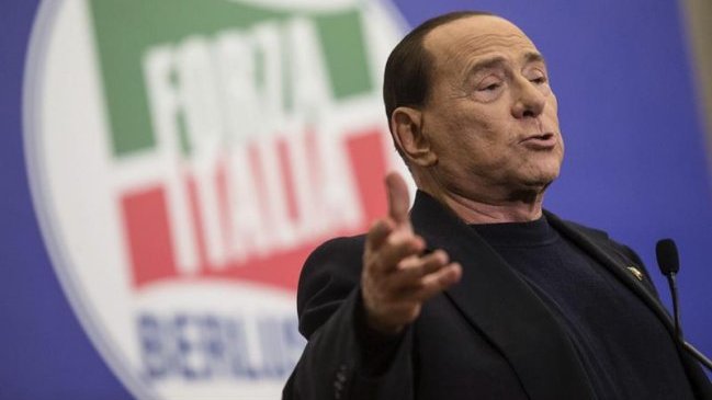 Berlusconi se comparó con el papa Francisco: 