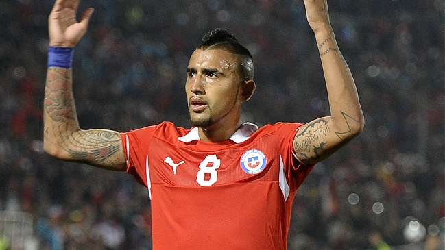 Arturo Vidal viajó a Chile para unirse a las prácticas de la selección