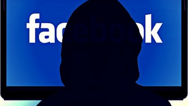 Una policía argentina atrapó a fugitivo tras seducirlo por Facebook