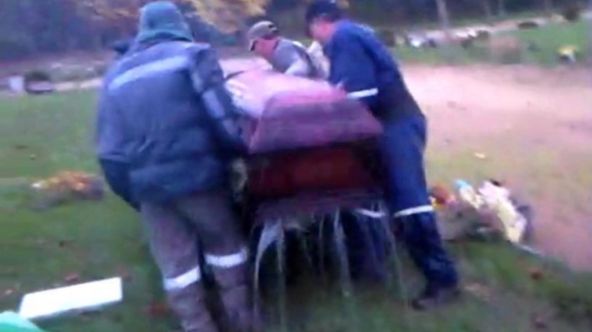 Continúa investigación por tumbas inundadas en cementerio de Linares