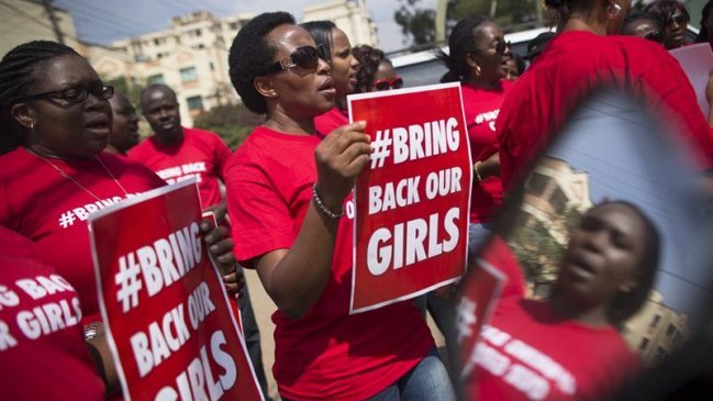 Nigeria sospecha que niñas fueron divididas en grupos por todo el país