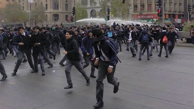 Estudiantes se tomaron el Instituto Nacional en protesta contra la reforma