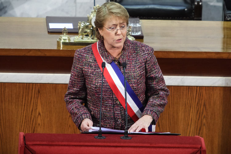 Presidenta Bachelet llama a legislar con 