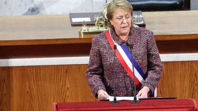 Bachelet a Piñera por aborto: 