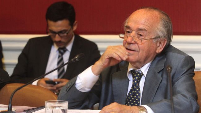 Zaldívar: Interrupción del embarazo es un tema que hay que discutir