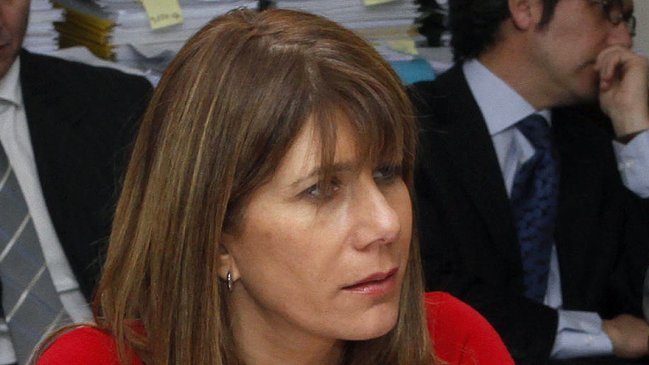 Ministra Rincón desechó críticas de Piñera al debate sobre el aborto