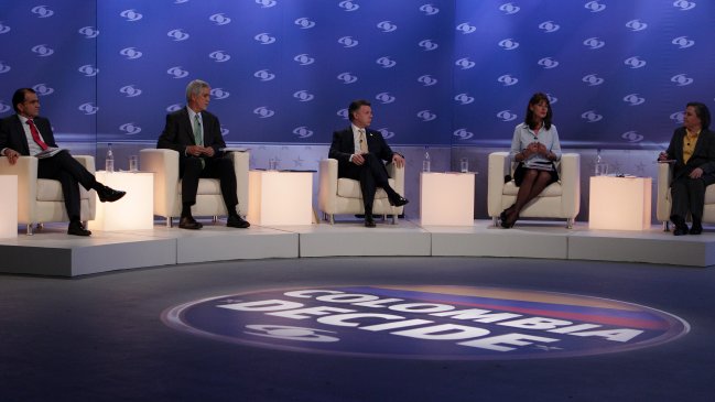 Diálogo de paz con las FARC marcó último debate presidencial en Colombia