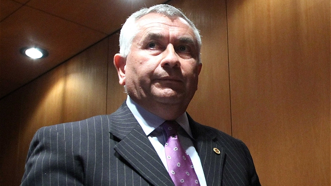 Enrique Paris fue reelecto como presidente del Colegio Médico