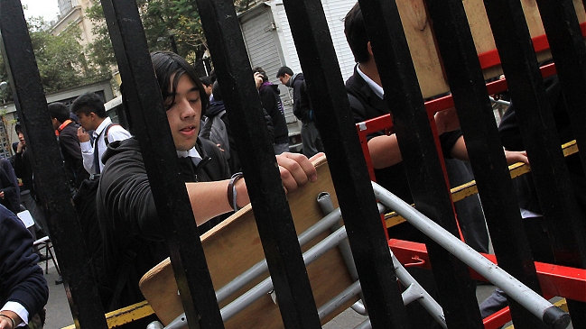 Estudiantes y municipio lograron acuerdo para mantener toma en Instituto Nacional