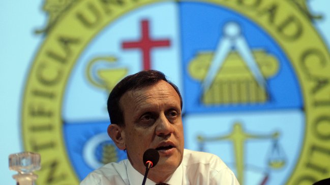 Rector UC defiende rechazo al aborto: No claudicaremos nuestras creencias por dinero
