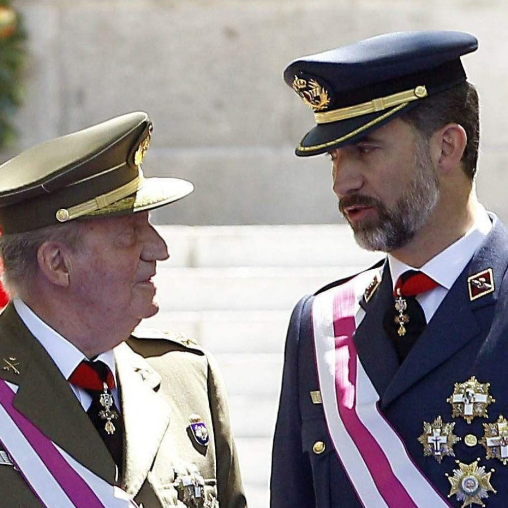 Rey Juan Carlos de España abdicó en favor del príncipe Felipe