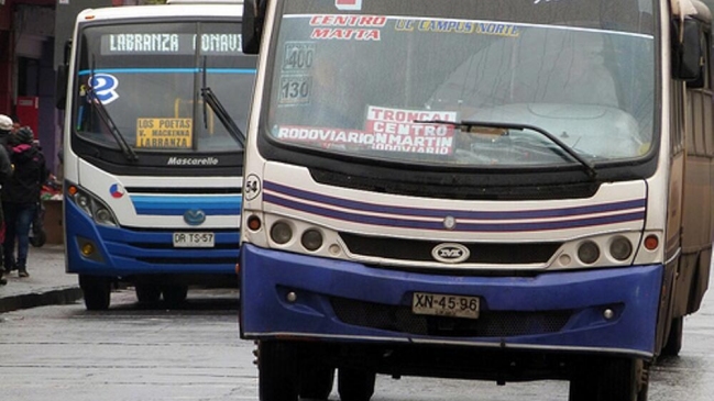 Este martes comenzó paro indefinido de conductores de micros en Temuco