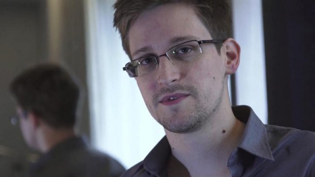 Snowden tramita la renovación de su asilo temporal en Rusia