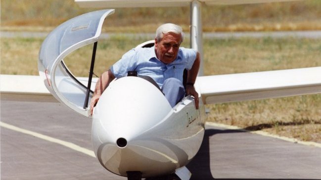 Murió el primer piloto que cruzó la Cordillera de Los Andes en planeador