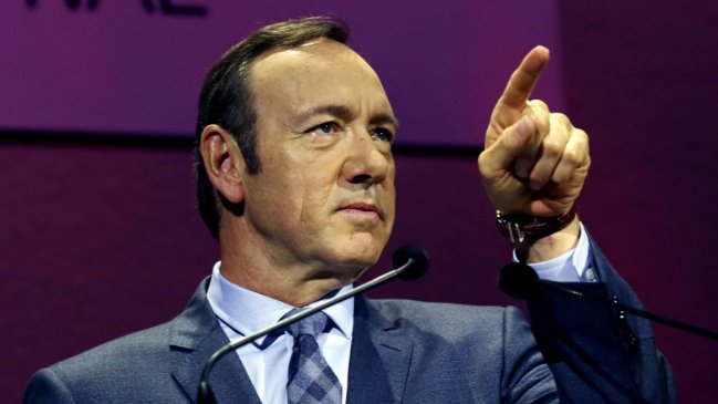 Kevin Spacey increpó a espectador desde el escenario porque sonó su teléfono