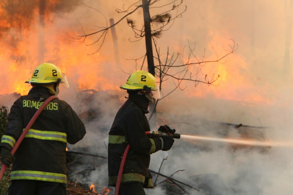 Proponen que trabajadores que sean bomberos no pierdan sueldos en catástrofes