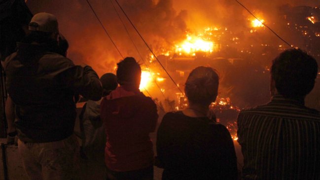 CNTV: Críticas por cobertura en terremoto del Norte e incendio de Valparaíso