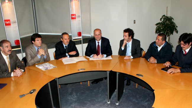 Gobierno y TVN anunciaron transmisión de partidos de Chile en alta definición en regiones