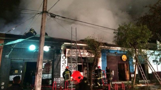 Incendio afectó a cinco locales en el barrio Italia
