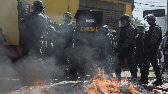 Dos periodistas de CNN heridas en la primera manifestación contra el Mundial