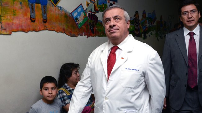 Contraloría responsabiliza a Mañalich por apertura de hospital sin permiso municipal