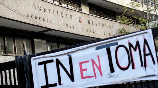 Con 19 detenidos terminó desalojo del Instituto Nacional