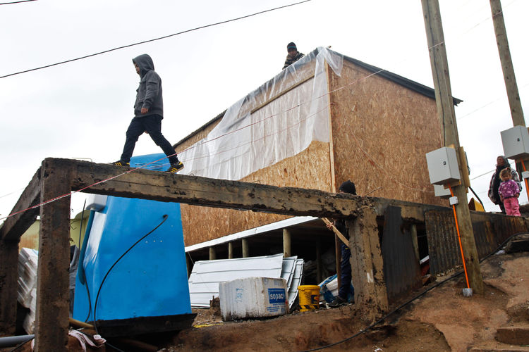 Delegado mostró a damnificados de Valparaíso alternativas de viviendas definitivas
