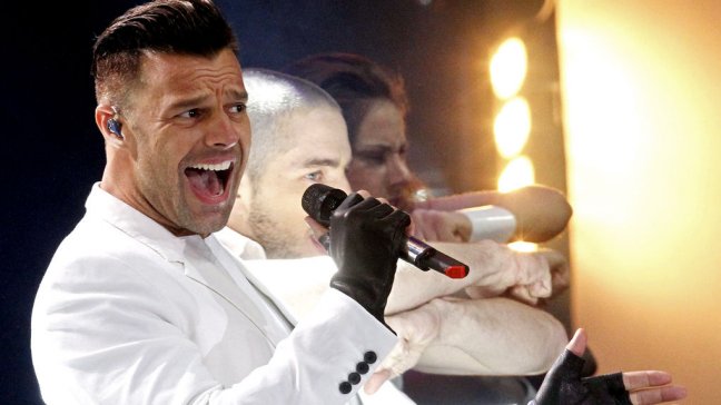 Ricky Martin cambió los pronombres para cantar a un amor masculino