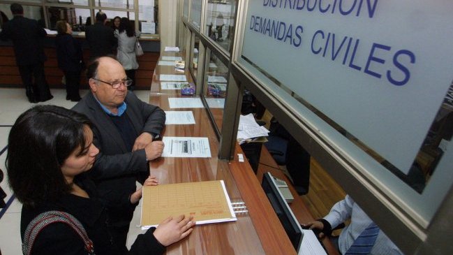 Conadecus se querelló contra cinco Isapres por alza en sus planes