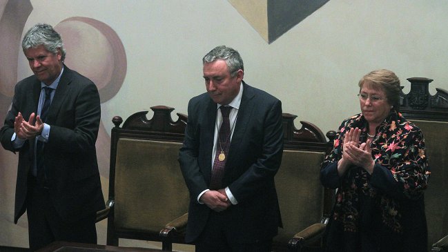 Vivaldi asumió como rector de la Universidad de Chile con propuesta para congelar aranceles