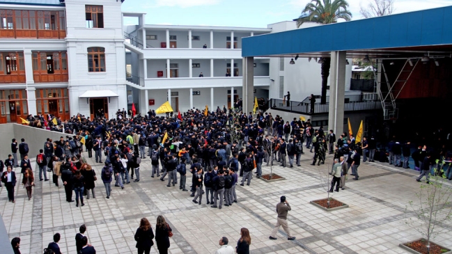 Alumnos aprobaron toma del Liceo de Aplicación