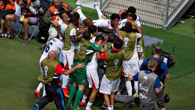 Costa Rica histórica: Da un golpe a la cátedra y clasifica en el 